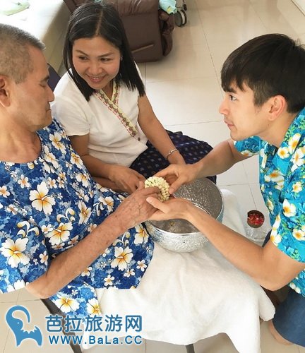 NadechYaya宋干节最想为宝宝泼水 称宝宝是他们的精神鼓励