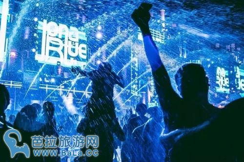 泰国s2o泼水音乐节五星红旗和国歌随风飘扬！