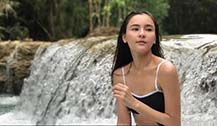Aom李海娜老挝关西瀑布游玩 可爱性感泳衣感受清凉