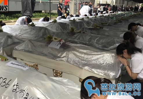 泰国朱拉隆功大学医学系学生为295位“大体老师”举行下棺仪式