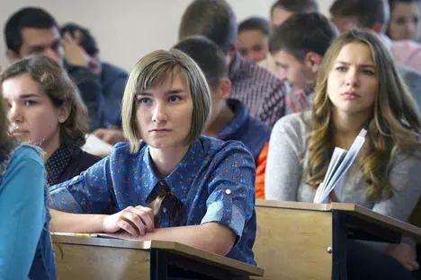 全球识字率最高的十大国家 排在第一是俄罗斯 巴拉排行榜