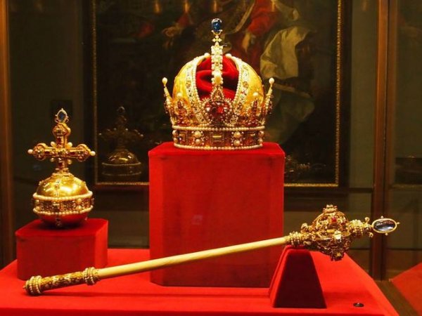 世界各国的15个惊艳皇冠，中国的最威武庄重