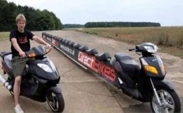 世界上最长的摩托车，全长23米乘坐25人