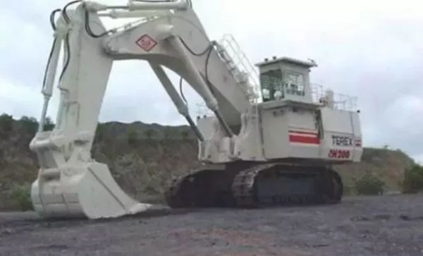 全球十大巨型挖掘机排行，一铲子可挖85吨