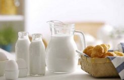 世界上最大的牛奶生产国，美国有51000个奶牛场