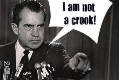 1974年美国水门事件，尼克松因丑闻而辞职