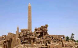 世界上最古老的方尖塔，高20.27米位于埃及