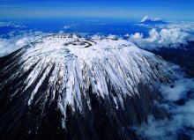 非洲最高的山峰：乞力马扎罗山高5892米