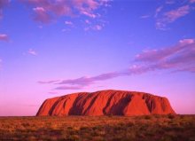 澳洲神石之谜：巨石会随机变换颜色