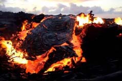 美国最危险的火山：夏威夷几劳亚活火山