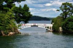世界上最短的桥：横跨加拿大和美国间，长度不到10米