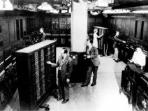 世界上第一台电脑：第一代电子计算机发明于1946年