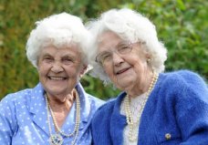 世界上最老双胞胎：106岁经历两次世界大战