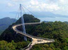 世界上最高的观光桥：天空之桥总长度为125米