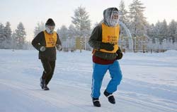 世界上最冷的马拉松比赛：零下63度，呼口气都能结冰