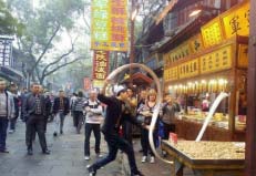 中国最著名的六条美食街，厦门曾厝垵榜上有名