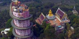 世界上最霸气的寺庙：泰国龙庙游客络绎不绝