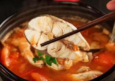 贵州贵阳八大特色名菜：酸汤鱼排第一位