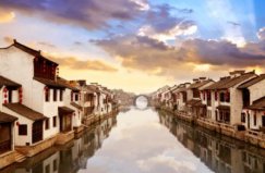 中国十大古镇排行榜：中国哪些古镇最值得去？