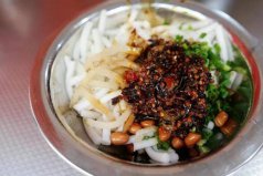 贵州的八大奇葩美食：酸粉、盐酸、豆腐果均榜上有名