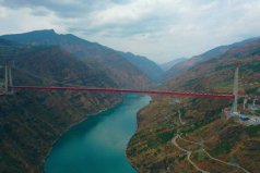 世界最大跨径峡谷悬索桥：金沙江大桥主桥长1681米