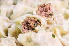 哈尔滨十大小吃排行榜：锅包肉上榜，三鲜饺子蛋糕