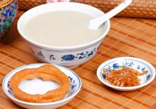 北京八大特色小吃：爆肚上榜，老北京豆汁居榜首