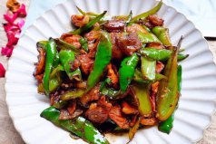 去湖南必吃的6道美食，剁椒鱼头、辣椒炒肉位列榜首