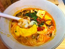 云南10大特色美食：野生菌火锅上榜，过桥米线排第一