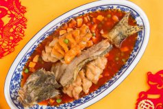 苏菜十大宴席名菜：淮安长鱼宴上榜，松鼠鳜鱼位列前茅