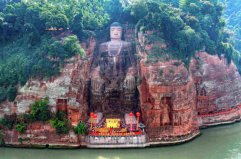 中国十大最高的巨型雕像，乐山大佛居第一位