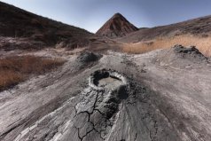 世界上最可爱的火山，泥火山岩浆可用来洗澡