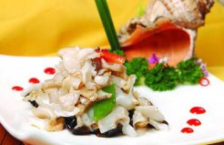 去青岛必吃的10大美食：葱烧海参上榜，油爆海螺居第一